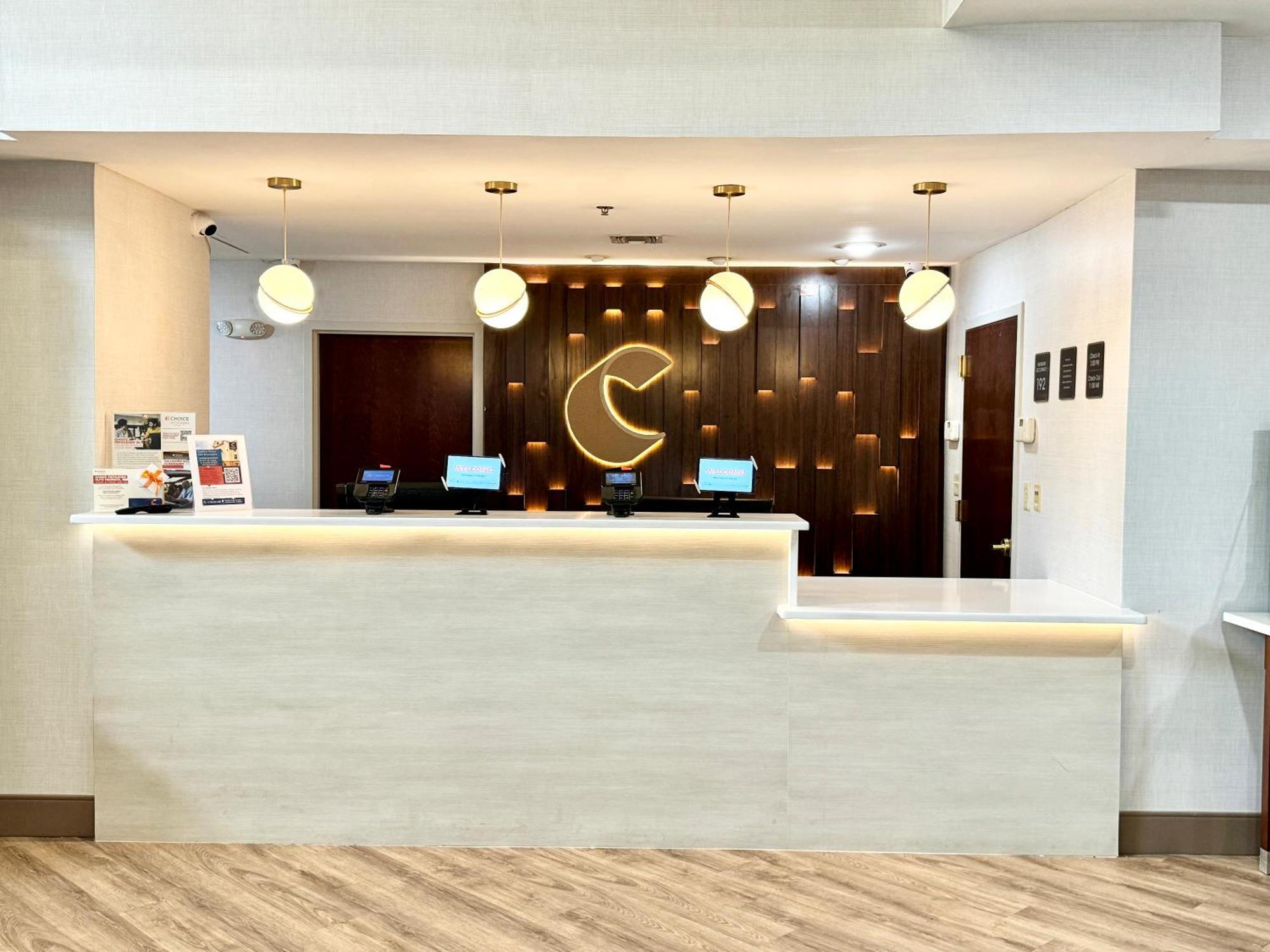 Comfort Suites East Brunswick - South River Esterno foto