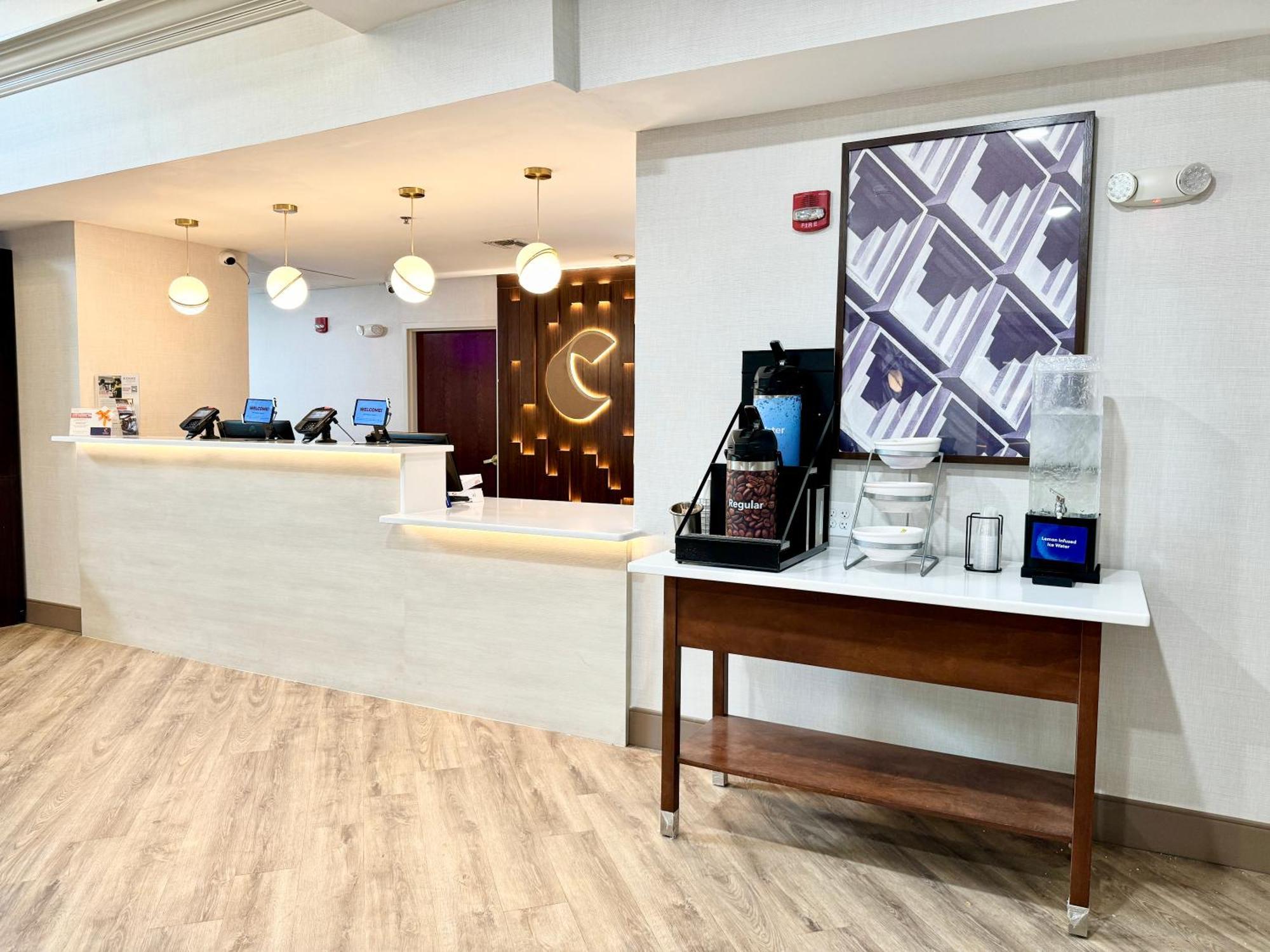 Comfort Suites East Brunswick - South River Esterno foto