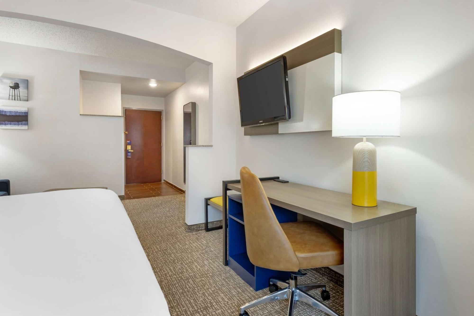 Comfort Suites East Brunswick - South River Esterno foto
