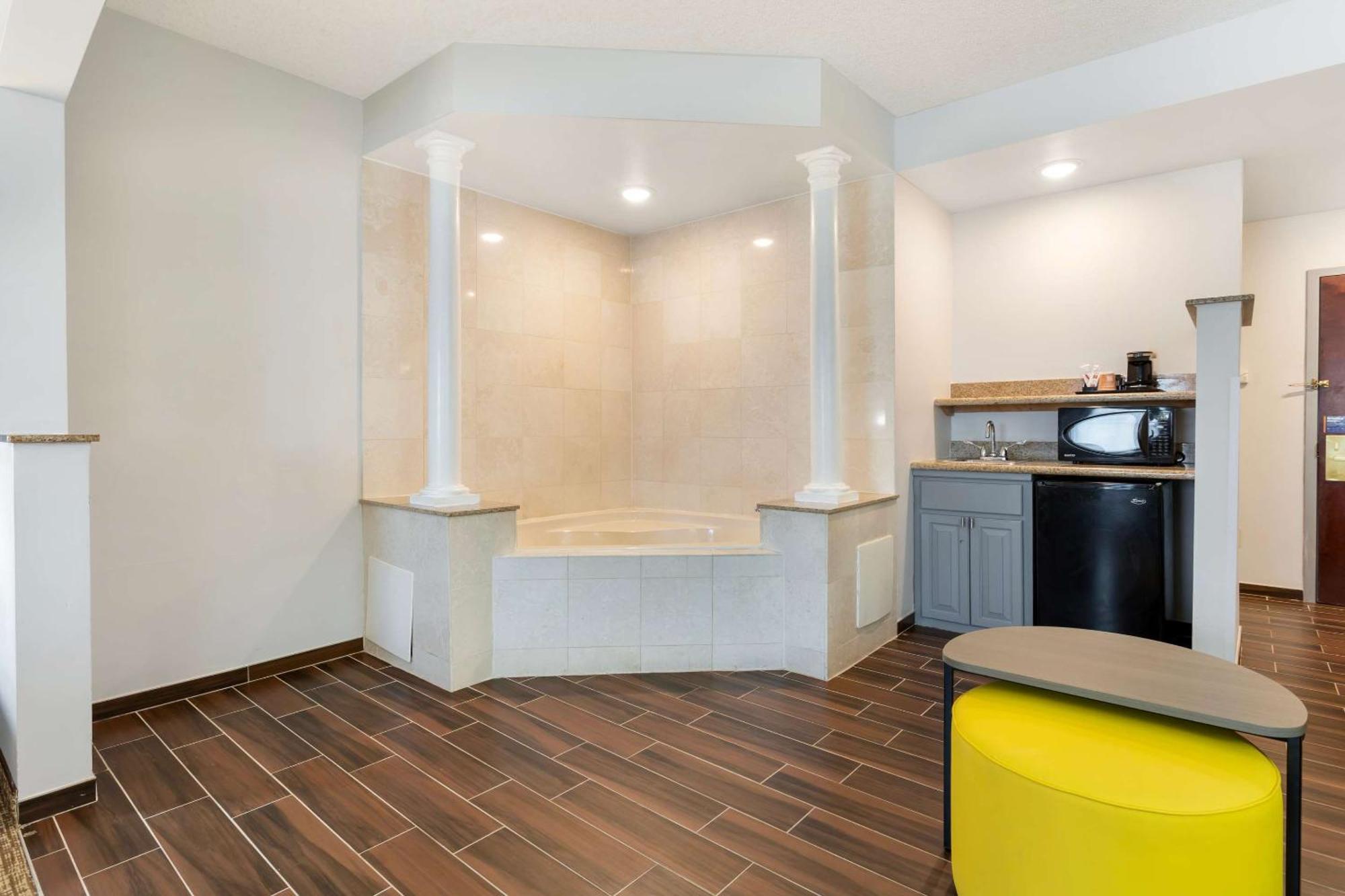 Comfort Suites East Brunswick - South River Esterno foto