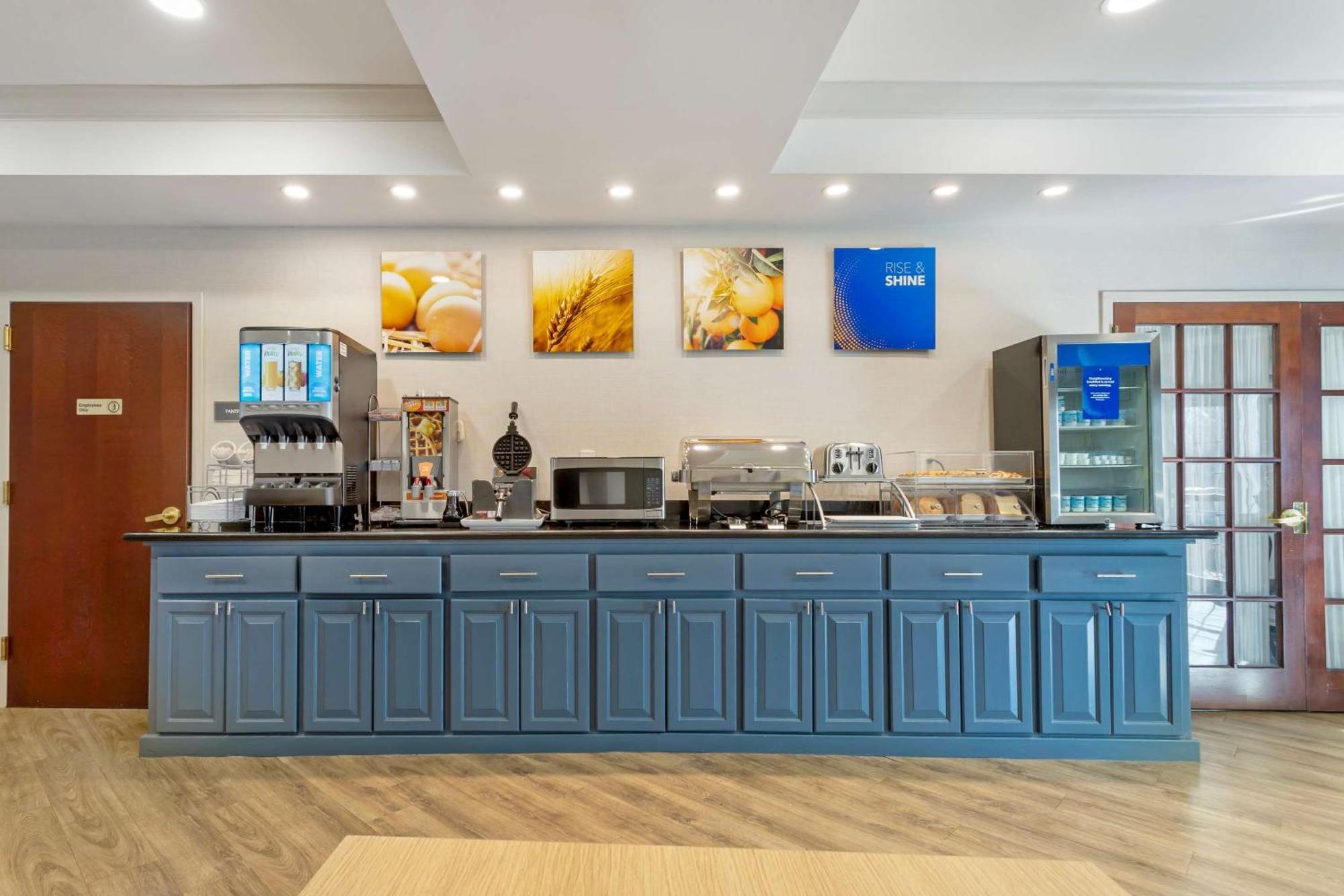 Comfort Suites East Brunswick - South River Esterno foto