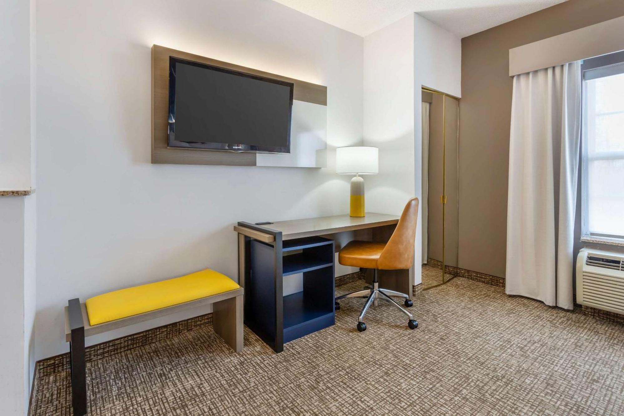 Comfort Suites East Brunswick - South River Esterno foto