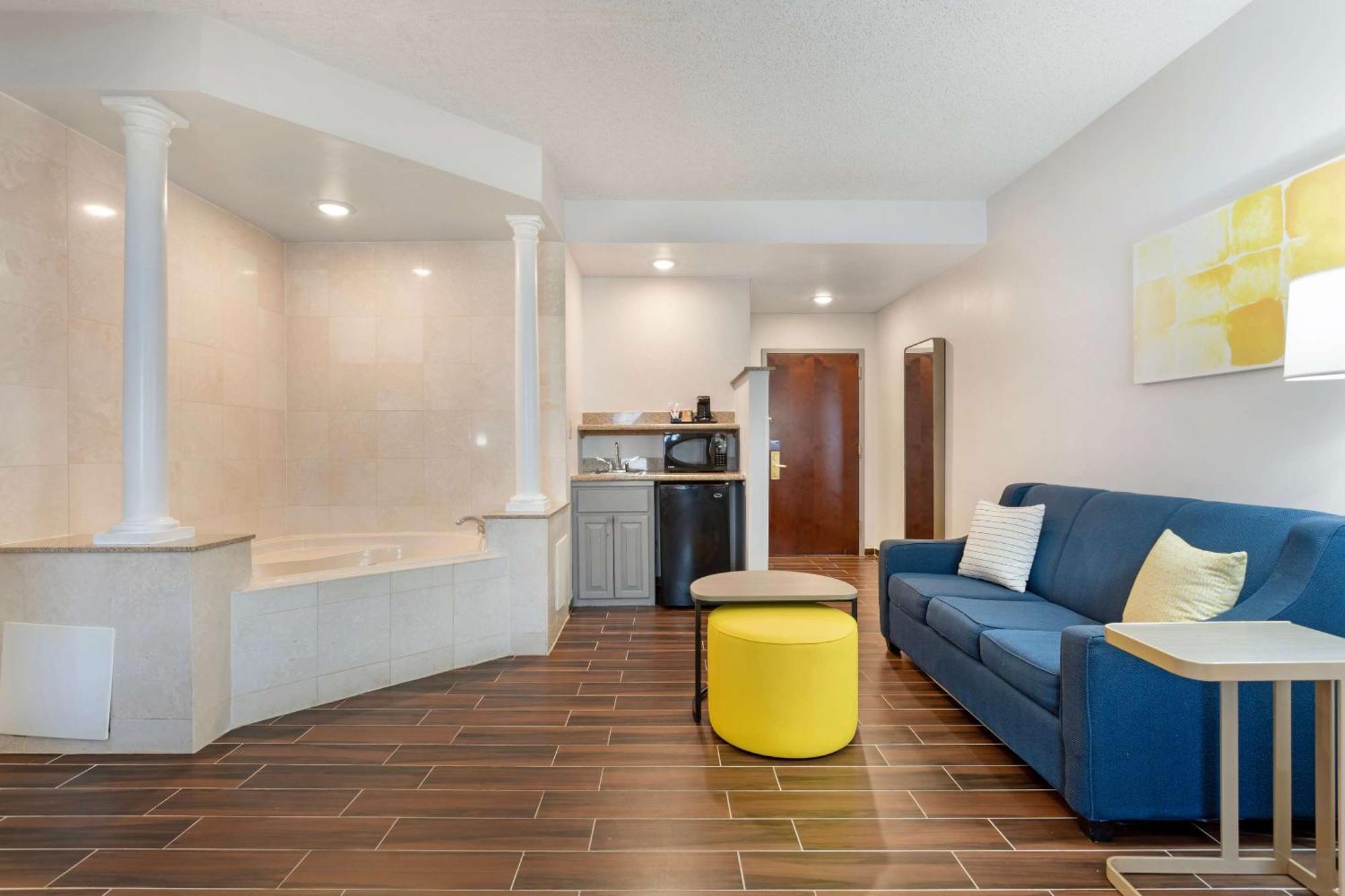 Comfort Suites East Brunswick - South River Esterno foto