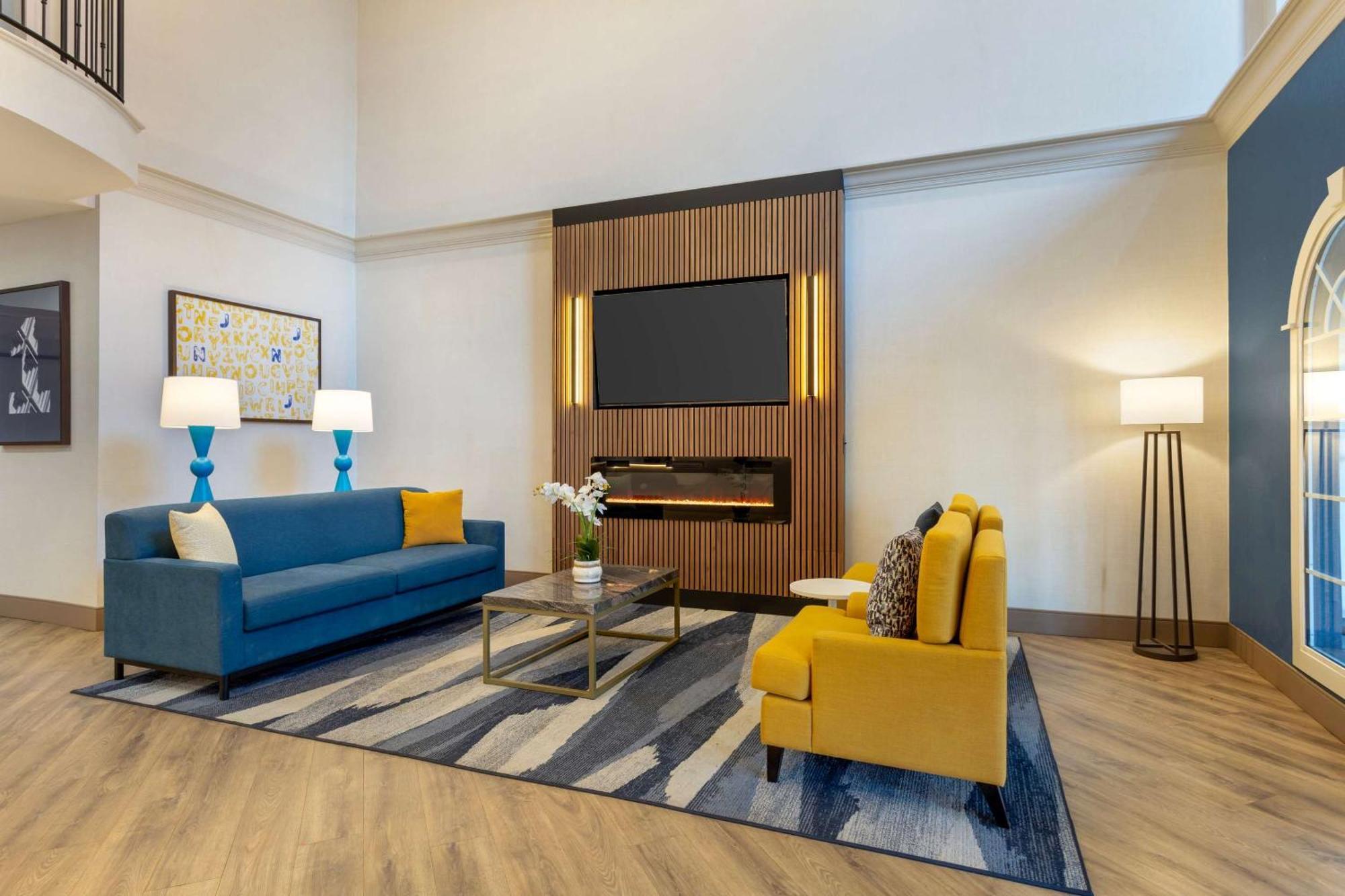 Comfort Suites East Brunswick - South River Esterno foto