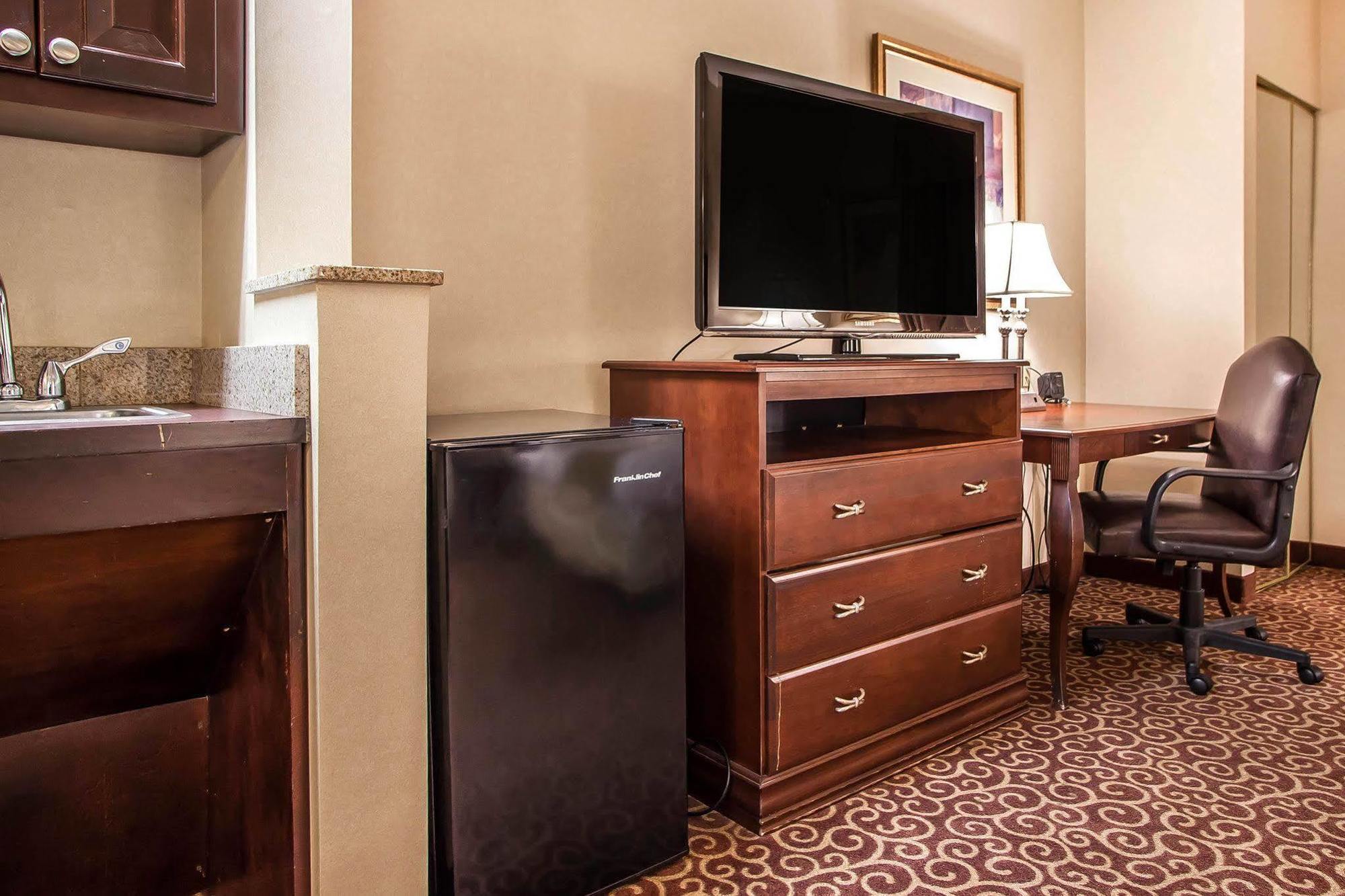 Comfort Suites East Brunswick - South River Esterno foto