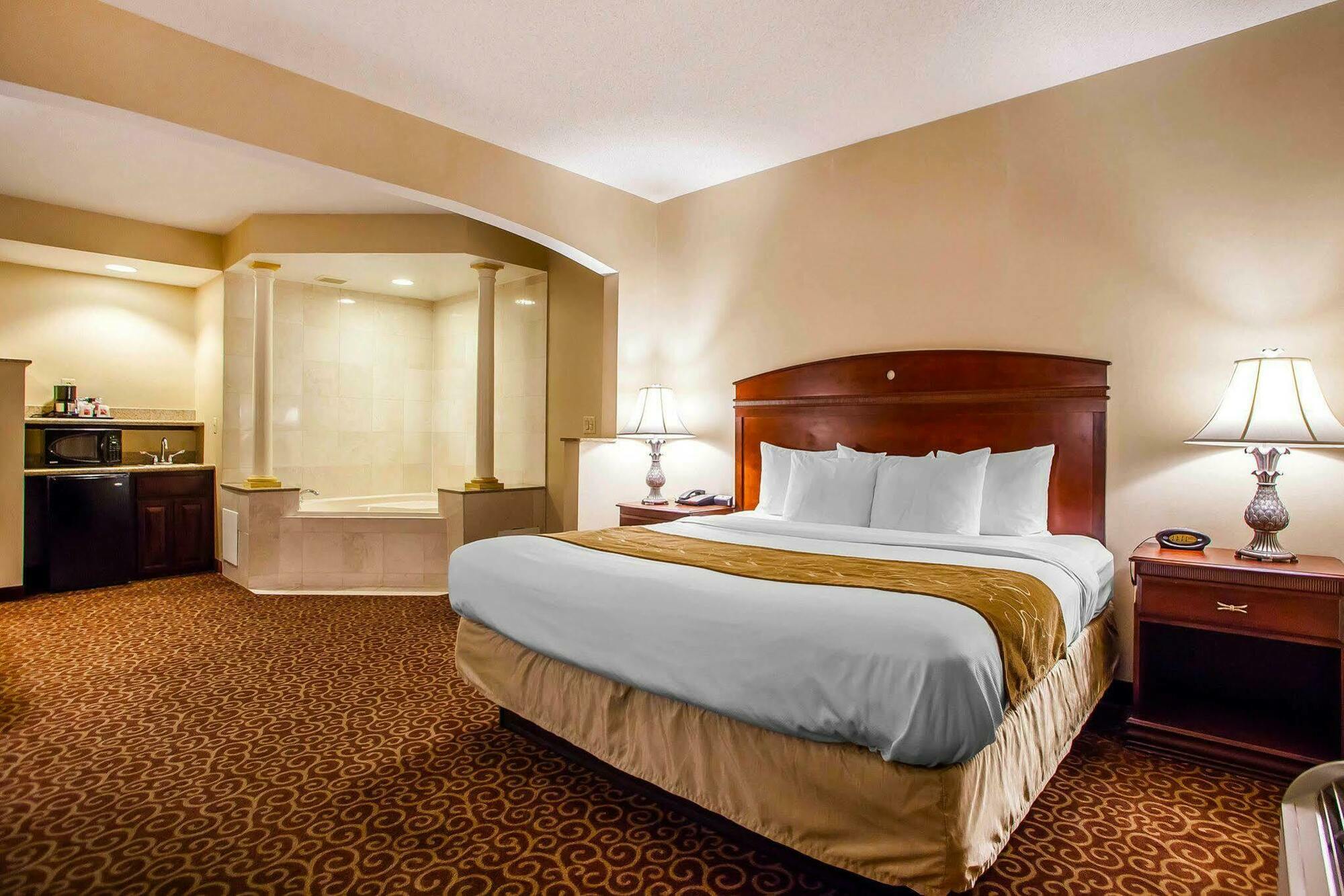Comfort Suites East Brunswick - South River Esterno foto