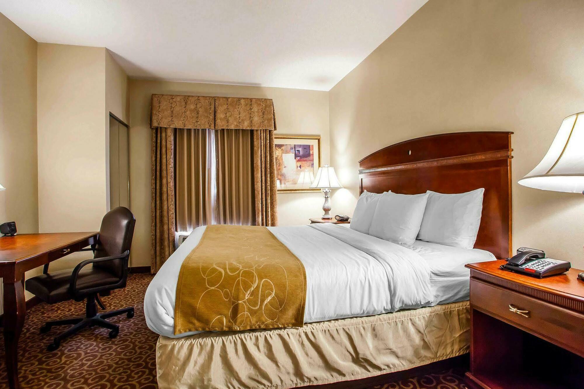 Comfort Suites East Brunswick - South River Esterno foto
