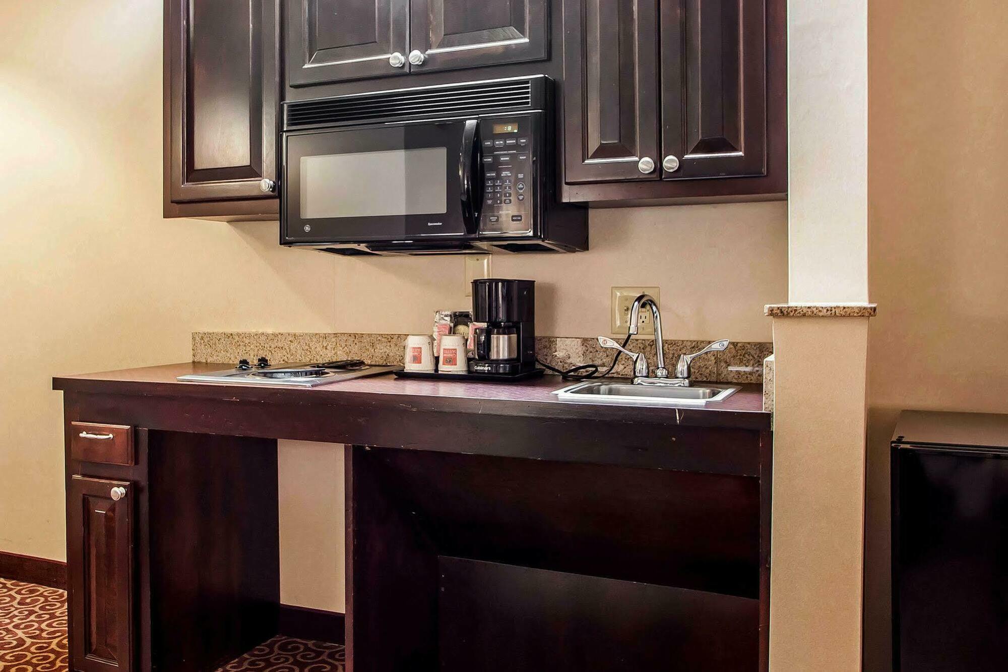 Comfort Suites East Brunswick - South River Esterno foto